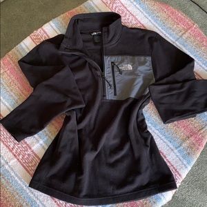 The NORTH FACE fleece long sleeve black crewneck